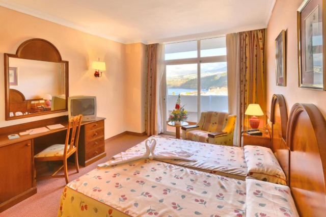 13.05 avion Bucuresti, Spania - Tenerife Puerto de la Cruz, BLUESEA Puerto Resort 826 EURO, 7 nopti, Demipensiune inclusa