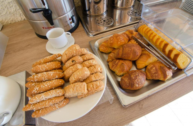 11.06 avion Bucuresti, Grecia - Creta - Heraklion Anissaras, Eleonora Hotel 490 EURO, 7 nopti, Mic dejun inclus