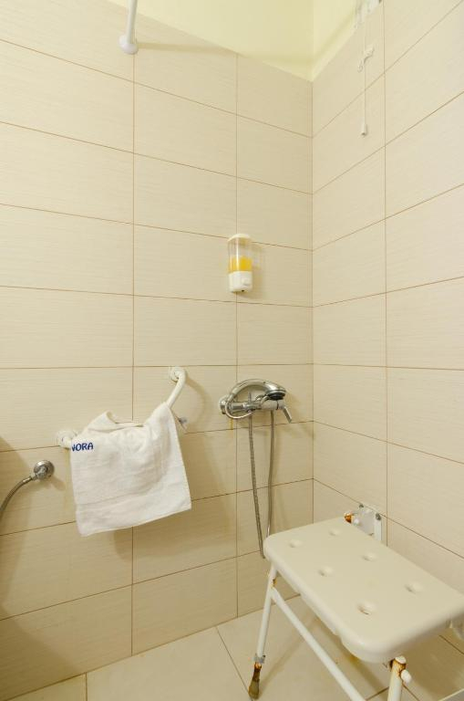 11.06 avion Bucuresti, Grecia - Creta - Heraklion Anissaras, Eleonora Hotel 490 EURO, 7 nopti, Mic dejun inclus