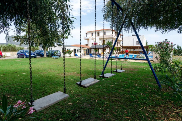 11.06 avion Bucuresti, Grecia - Creta - Heraklion Anissaras, Eleonora Hotel 490 EURO, 7 nopti, Mic dejun inclus