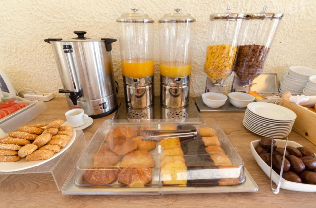 11.06 avion Bucuresti, Grecia - Creta - Heraklion Anissaras, Eleonora Hotel 490 EURO, 7 nopti, Mic dejun inclus