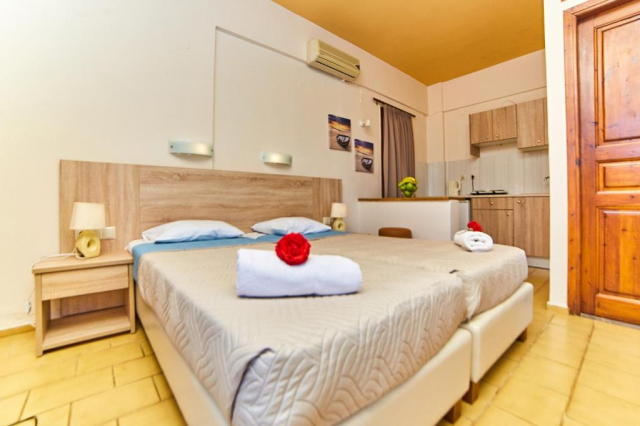 11.06 avion Bucuresti, Grecia - Creta - Heraklion Malia, Villa Diasselo Aparthotel 480 EURO, 7 nopti, Fara masa