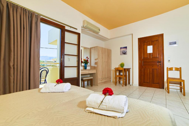 11.06 avion Bucuresti, Grecia - Creta - Heraklion Malia, Villa Diasselo Aparthotel 480 EURO, 7 nopti, Fara masa