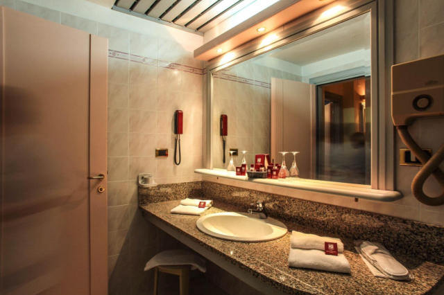 15.06 avion Bucuresti, Italia - Sardinia Sassari, Hotel Grazia Deledda 959 EURO, 7 nopti, Mic dejun inclus