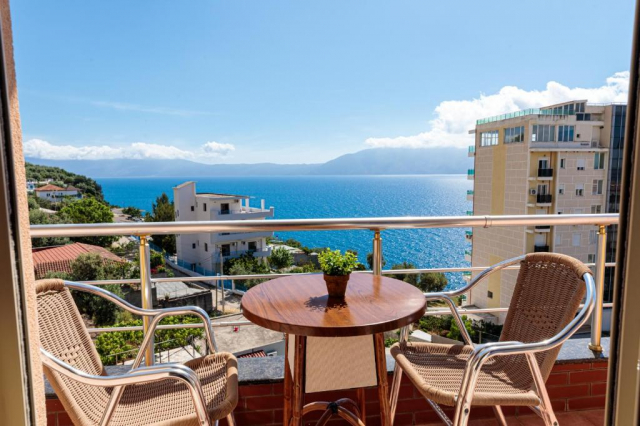 17.06 avion Bucuresti, Albania - Litoral Albania Vlora, Hotel Aliko 577 EURO, 7 nopti, Mic dejun inclus