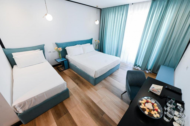 17.06 avion Bucuresti, Albania - Litoral Albania Golem, Hotel Royal G Max 704 EURO, 7 nopti, Mic dejun inclus