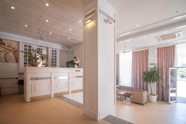 17.06 avion Bucuresti, Albania - Litoral Albania Golem, Hotel Princ 430 EURO, 7 nopti, Mic dejun inclus