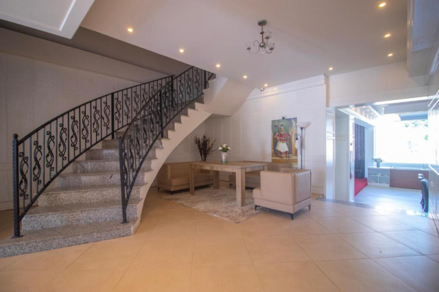 17.06 avion Bucuresti, Albania - Litoral Albania Golem, Hotel Princ 430 EURO, 7 nopti, Mic dejun inclus