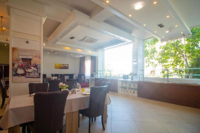 17.06 avion Bucuresti, Albania - Litoral Albania Golem, Hotel Princ 430 EURO, 7 nopti, Mic dejun inclus