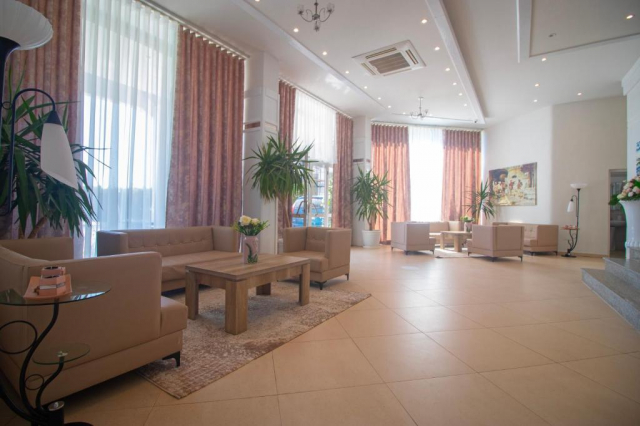 17.06 avion Bucuresti, Albania - Litoral Albania Golem, Hotel Princ 430 EURO, 7 nopti, Mic dejun inclus