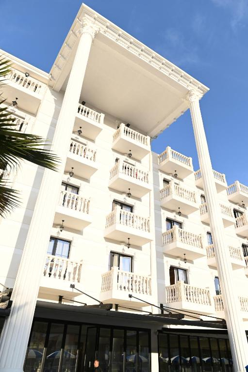 17.06 avion Bucuresti, Albania - Litoral Albania Golem, Hotel Onufri 489 EURO, 7 nopti, Mic dejun inclus