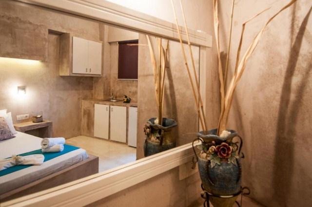 11.06 avion Bucuresti, Grecia - Zakynthos Alykanas, Zante Nest Studios and Apartments 587 EURO, 7 nopti, Fara masa