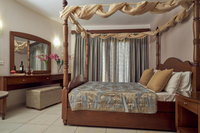 11.06 avion Bucuresti, Grecia - Zakynthos Kalamaki Zakynthos, Hotel Ionion Blue 665 EURO, 7 nopti, Mic dejun inclus