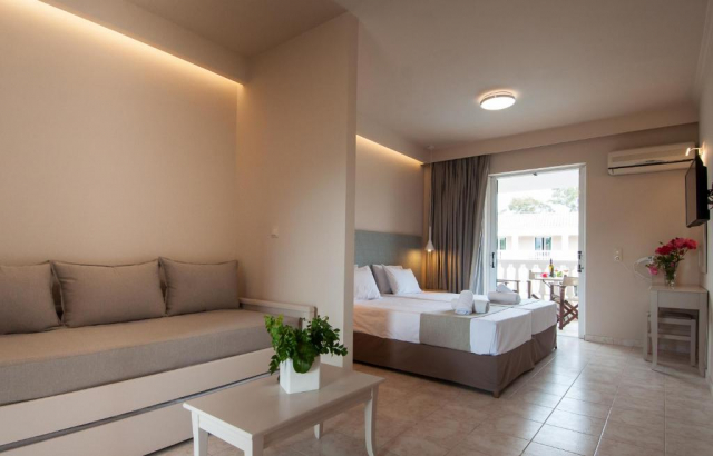 18.06 avion Bucuresti, Grecia - Zakynthos Laganas, Hotel Ilios 881 EURO, 7 nopti, Mic dejun inclus