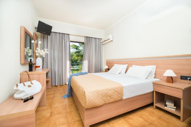 18.06 avion Bucuresti, Grecia - Zakynthos Laganas, Hotel Ilios 881 EURO, 7 nopti, Mic dejun inclus