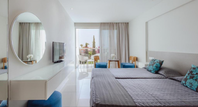 26.05 avion Bucuresti, Cipru - Zona Larnaca Ayia Napa, Hotel River Rock 538 EURO, 7 nopti, Mic dejun inclus