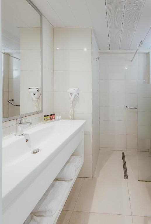 26.05 avion Bucuresti, Cipru - Zona Larnaca Ayia Napa, Hotel River Rock 538 EURO, 7 nopti, Mic dejun inclus