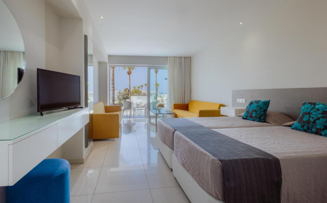26.05 avion Bucuresti, Cipru - Zona Larnaca Ayia Napa, Hotel River Rock 538 EURO, 7 nopti, Mic dejun inclus