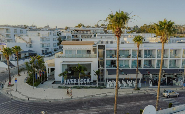 26.05 avion Bucuresti, Cipru - Zona Larnaca Ayia Napa, Hotel River Rock 538 EURO, 7 nopti, Mic dejun inclus