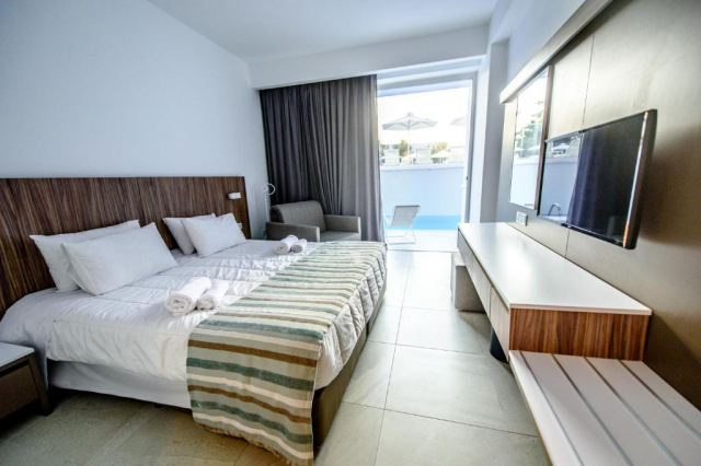 26.05 avion Bucuresti, Cipru - Zona Larnaca Ayia Napa, Hotel Eleana 694 EURO, 7 nopti, Mic dejun inclus