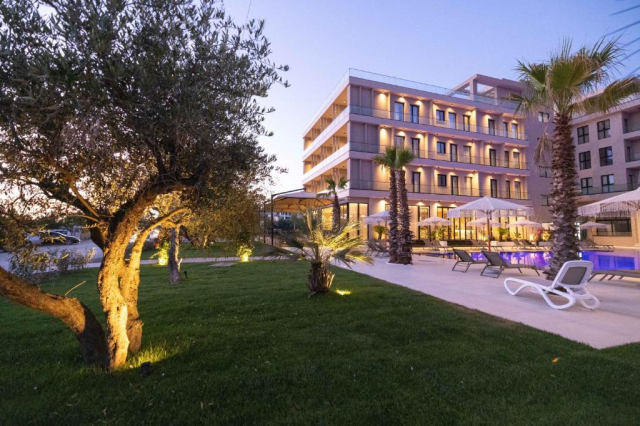 24.06 avion Bucuresti, Albania - Litoral Albania Vlora, Hotel Tris3 587 EURO, 7 nopti, Mic dejun inclus