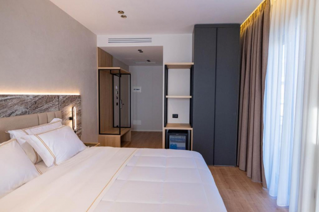 24.06 avion Bucuresti, Albania - Litoral Albania Vlora, Hotel Tris3 587 EURO, 7 nopti, Mic dejun inclus