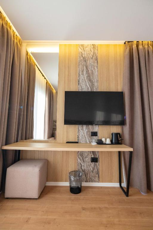 24.06 avion Bucuresti, Albania - Litoral Albania Vlora, Hotel Tris3 587 EURO, 7 nopti, Mic dejun inclus
