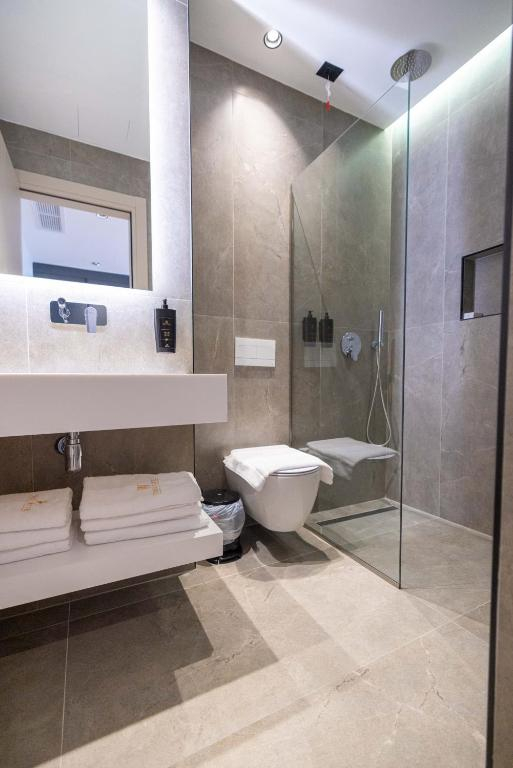 24.06 avion Bucuresti, Albania - Litoral Albania Vlora, Hotel Tris3 587 EURO, 7 nopti, Mic dejun inclus