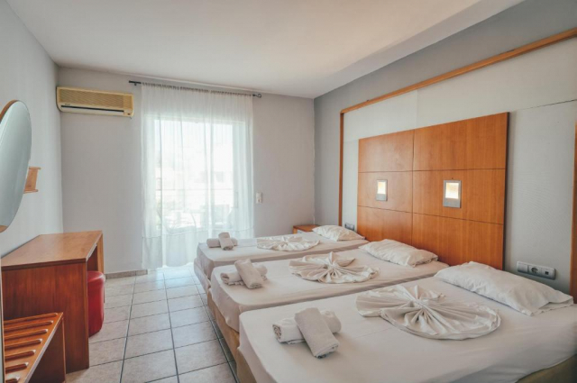11.06 avion Bucuresti, Grecia - Zakynthos Laganas, Mojo Hotel Laganas Zante 518 EURO, 7 nopti, Fara masa