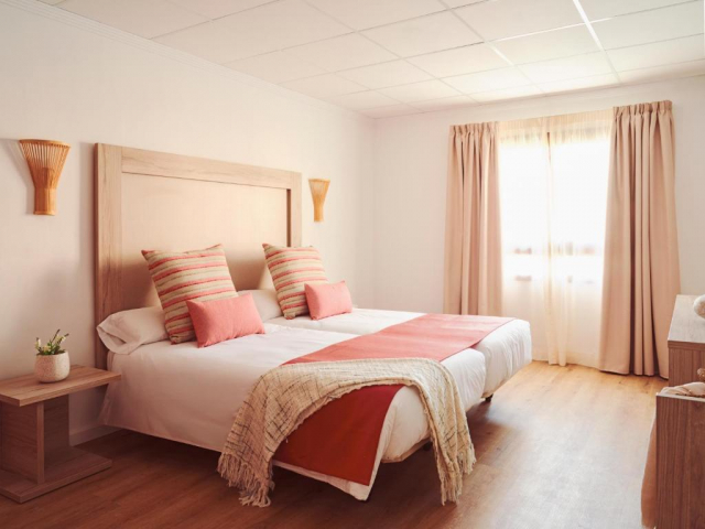04.06 avion Bucuresti, Spania - Costa del Sol - Malaga Fuengirola, Hotel Ona Las Rampas 783 EURO, 7 nopti, Mic dejun inclus