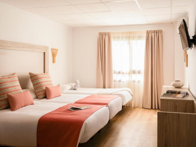 04.06 avion Bucuresti, Spania - Costa del Sol - Malaga Fuengirola, Hotel Ona Las Rampas 783 EURO, 7 nopti, Mic dejun inclus