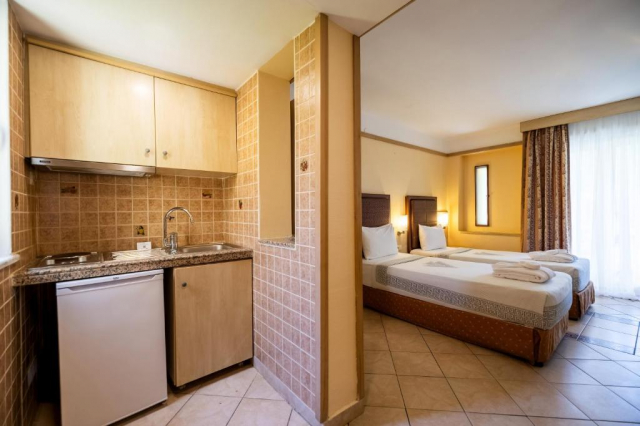 30.05 avion Bucuresti, Turcia - Antalya Side, VONRESORT Golden Beach & Aqua - Kids Concept 930 EURO, 7 nopti, Ultra all inclusive
