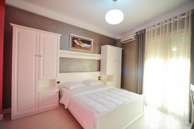17.06 avion Bucuresti, Albania - Litoral Albania Durres, Hotel Iliria Internacional 626 EURO, 7 nopti, Mic dejun inclus