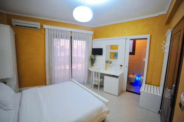 17.06 avion Bucuresti, Albania - Litoral Albania Durres, Hotel Iliria Internacional 626 EURO, 7 nopti, Mic dejun inclus