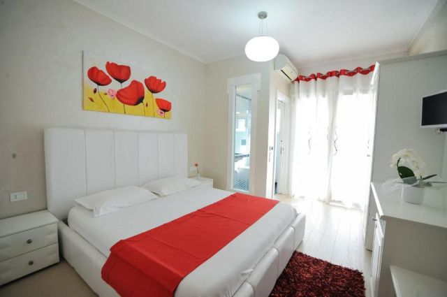 17.06 avion Bucuresti, Albania - Litoral Albania Durres, Hotel Iliria Internacional 626 EURO, 7 nopti, Mic dejun inclus