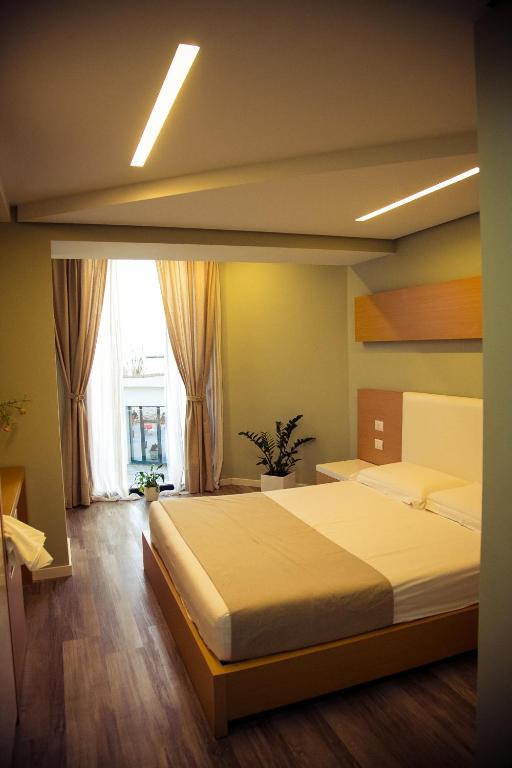 17.06 avion Cluj Napoca, Albania - Litoral Albania Vlora, Hotel Bologna 489 EURO, 7 nopti, Mic dejun inclus