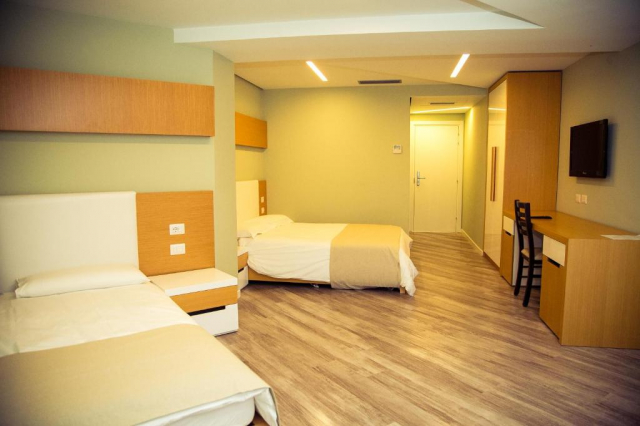17.06 avion Cluj Napoca, Albania - Litoral Albania Vlora, Hotel Bologna 489 EURO, 7 nopti, Mic dejun inclus