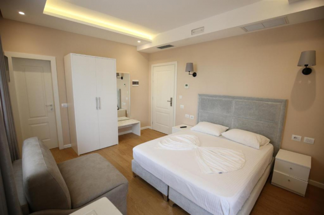 17.06 avion Cluj Napoca, Albania - Litoral Albania Durres, Hotel Edart 645 EURO, 7 nopti, Demipensiune inclusa