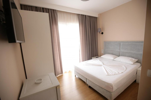 17.06 avion Cluj Napoca, Albania - Litoral Albania Durres, Hotel Edart 645 EURO, 7 nopti, Demipensiune inclusa