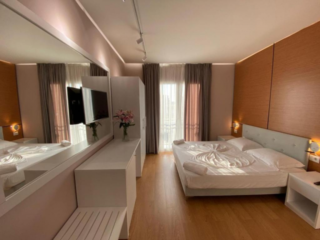 17.06 avion Cluj Napoca, Albania - Litoral Albania Durres, Hotel Edart 645 EURO, 7 nopti, Demipensiune inclusa
