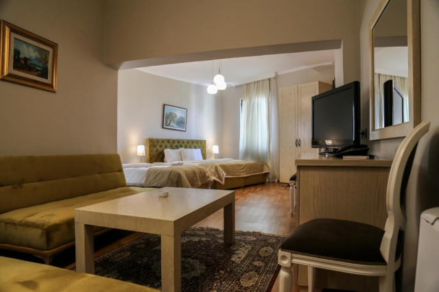 24.06 avion Cluj Napoca, Albania - Litoral Albania Golem, Hotel Vila Arber 479 EURO, 7 nopti, Mic dejun inclus
