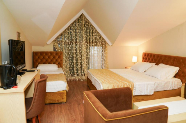 24.06 avion Cluj Napoca, Albania - Litoral Albania Golem, Hotel Vila Arber 479 EURO, 7 nopti, Mic dejun inclus