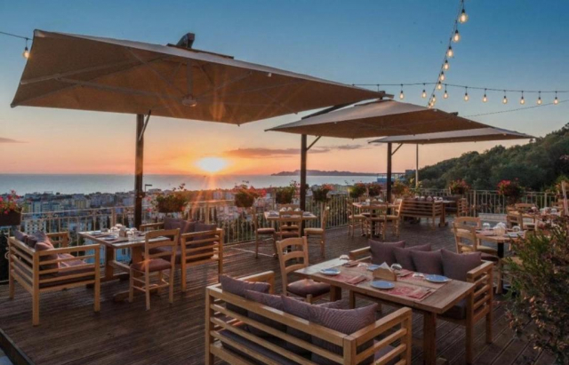24.06 avion Cluj Napoca, Albania - Litoral Albania Golem, Hotel Vila Arber 479 EURO, 7 nopti, Mic dejun inclus