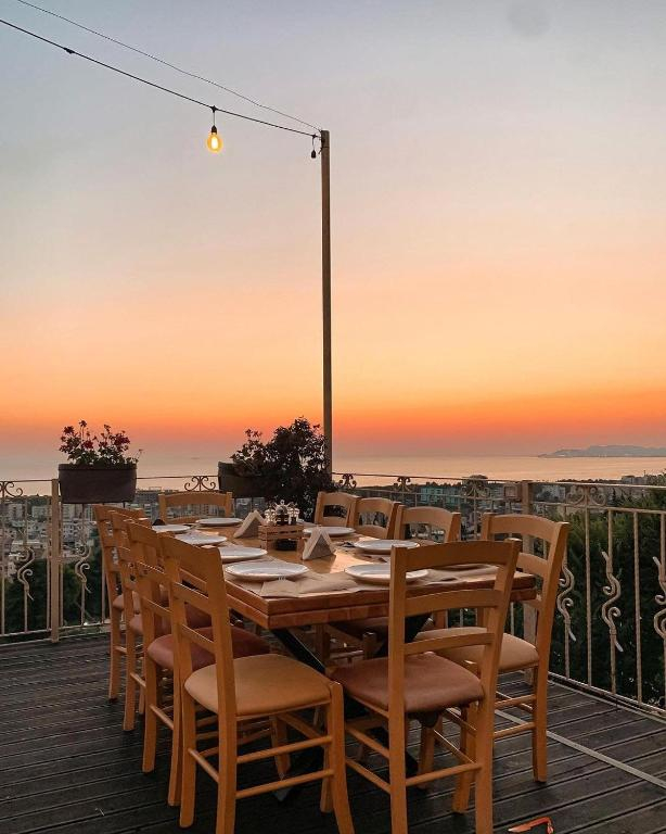 24.06 avion Cluj Napoca, Albania - Litoral Albania Golem, Hotel Vila Arber 479 EURO, 7 nopti, Mic dejun inclus