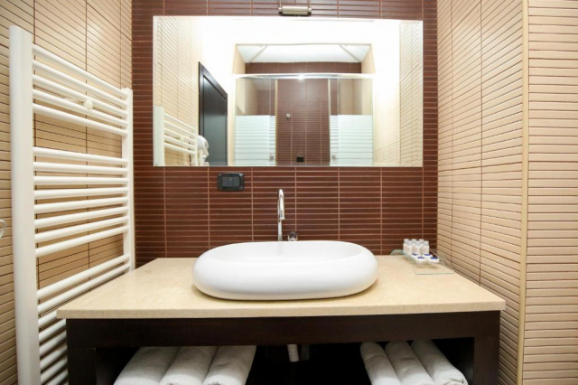 24.06 avion Cluj Napoca, Albania - Litoral Albania Vlora, Hotel Vlora International 538 EURO, 7 nopti, Mic dejun inclus