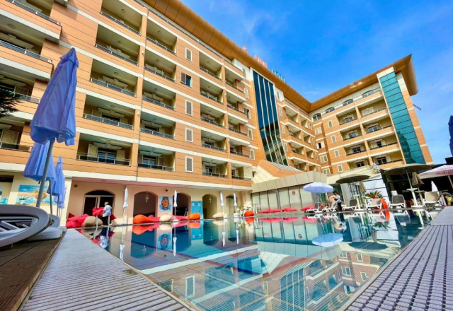 24.06 avion Cluj Napoca, Albania - Litoral Albania Durres, Hotel AMH Durres 538 EURO, 7 nopti, Mic dejun inclus