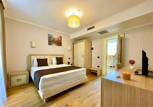 24.06 avion Cluj Napoca, Albania - Litoral Albania Durres, Hotel AMH Durres 538 EURO, 7 nopti, Mic dejun inclus