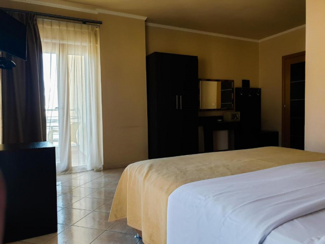 01.07 avion Cluj Napoca, Albania - Litoral Albania Durres, Hotel Nais Beach 498 EURO, 7 nopti, Mic dejun inclus