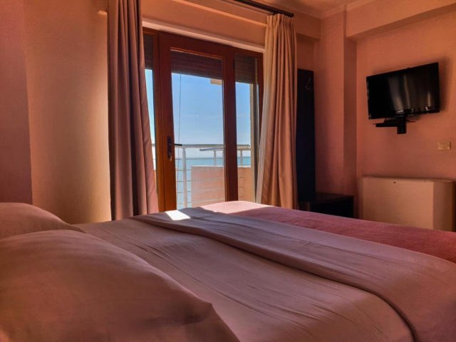 01.07 avion Cluj Napoca, Albania - Litoral Albania Durres, Hotel Nais Beach 498 EURO, 7 nopti, Mic dejun inclus