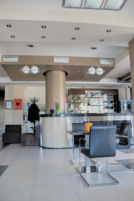 01.07 avion Cluj Napoca, Albania - Litoral Albania Durres, Hotel Nais Beach 498 EURO, 7 nopti, Mic dejun inclus